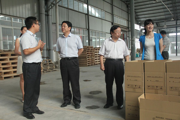 熱烈歡迎河南省科技廳馬世民廳長一行到信陽天意節(jié)能技術(shù)股份有限公司參觀考察指導(dǎo)工作