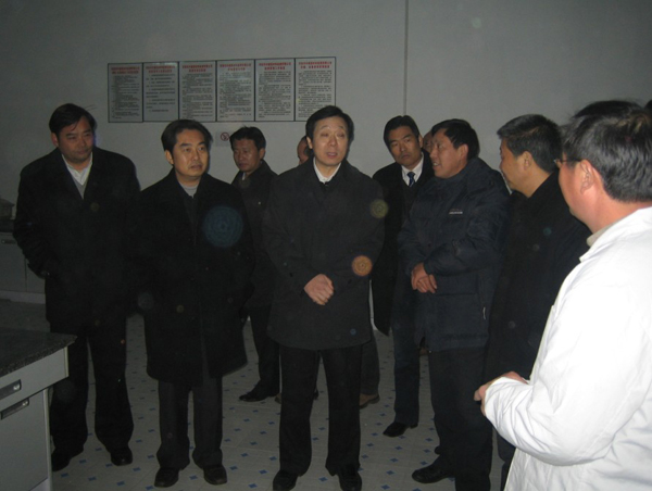 平橋區(qū)委書記張明春區(qū)長王繼軍陪同信陽市市委書記郭瑞民來我公司作專題調(diào)查