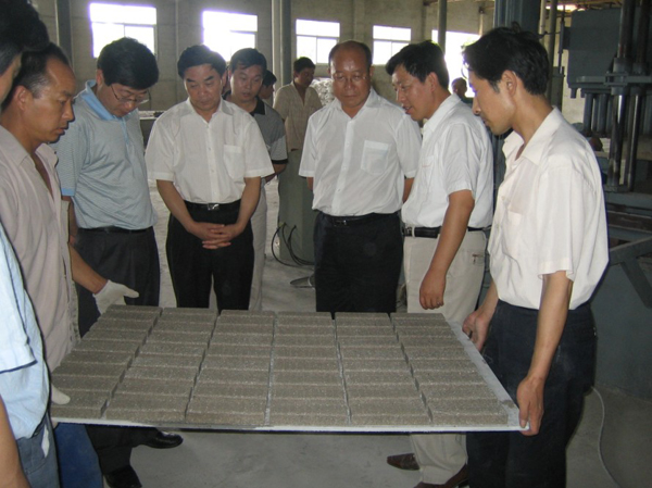 河南省科技廳副廳長來我公司調(diào)研技術(shù)攻關(guān)和產(chǎn)品研發(fā)情況